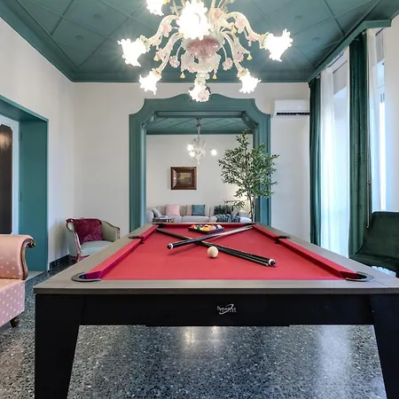 Atrium Emerald Spacious 204m With Private Sauna & Pool Table Apartment