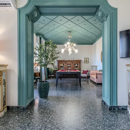 Apartment Atrium Emerald Spacious 204m With Private Sauna & Pool Table