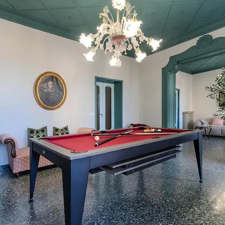 Atrium Emerald Spacious 204m With Private Sauna & Pool Table Apartment *
