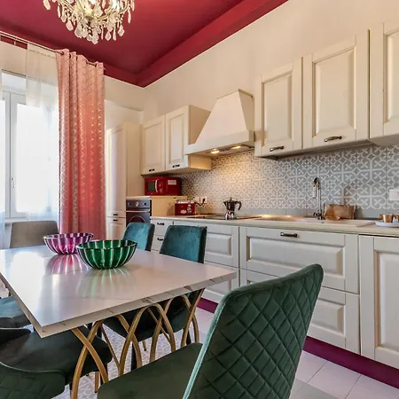 Atrium Emerald Spacious 204m With Private Sauna & Pool Table Apartment